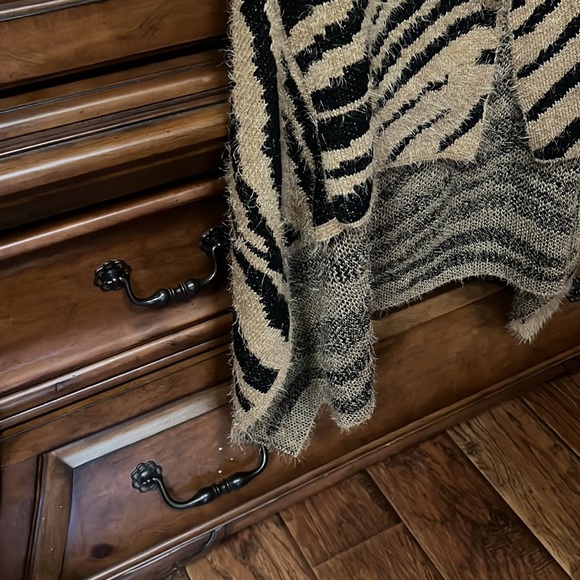 Zebra Print Women's Sweater - Picture 4 of 8